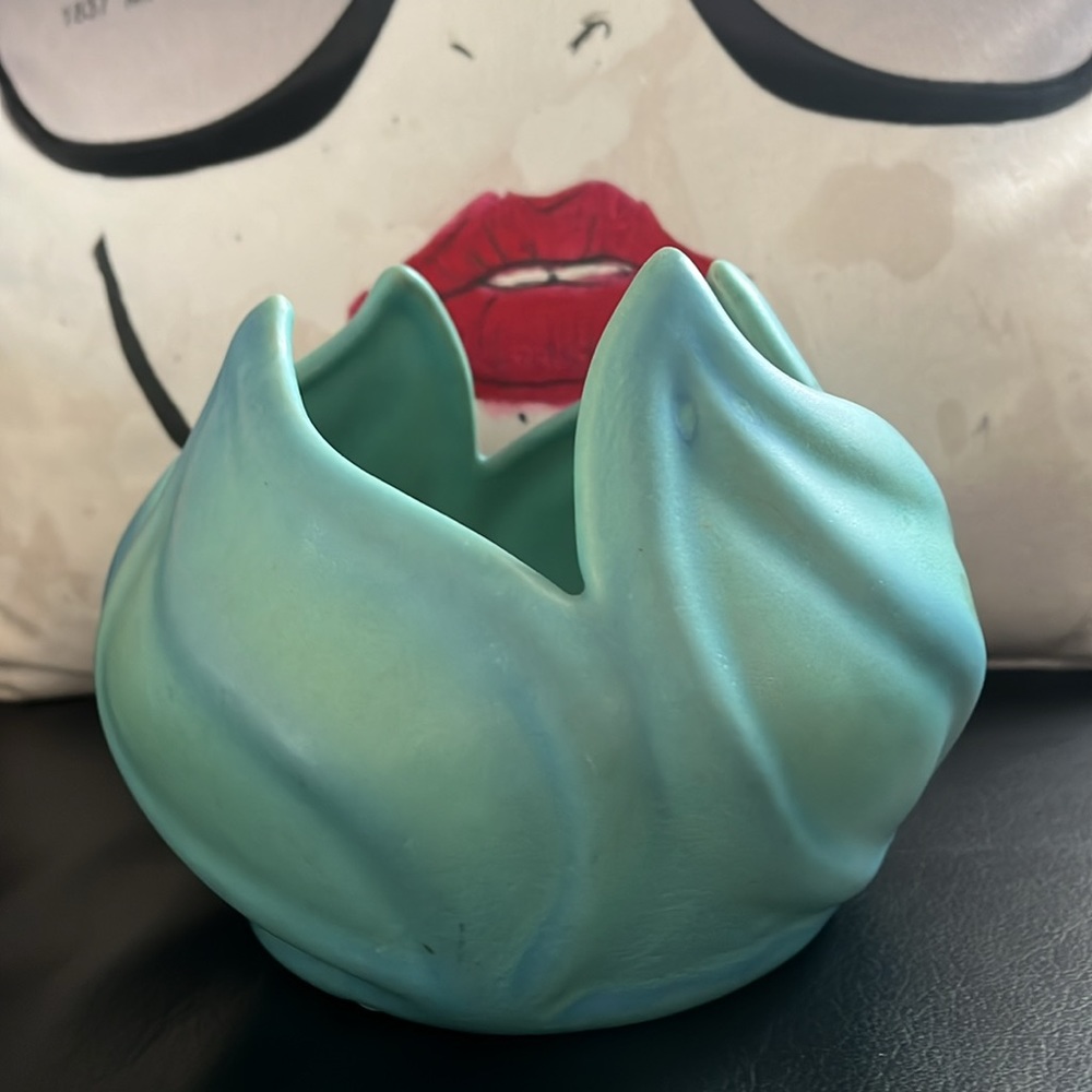 VTG Van Briggle Turquoise Ming
Blue Spiral Flame Lotus Leaf Tulip
Bowl Planter